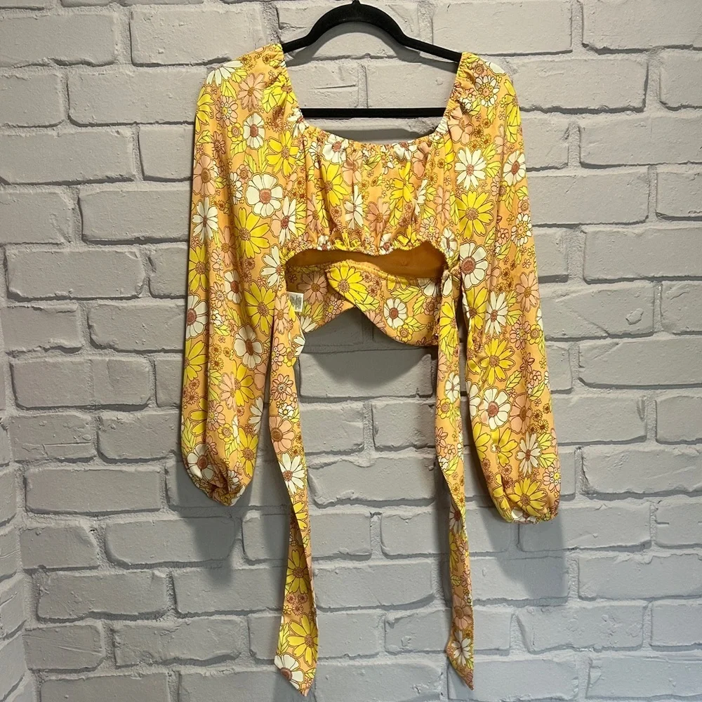 NWOT Floral Print Women's Blouse in Pellow size M - Picture 9 of 10